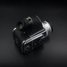 Load image into Gallery viewer, Hasselblad 500C w/ Carl Zeiss Planar 80mm F2.8