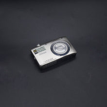 Load image into Gallery viewer, Nikon Coolpix S2600 [digital camera]
