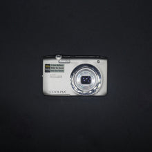 Load image into Gallery viewer, Nikon Coolpix S2600 [digital camera]
