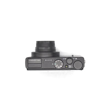 Load image into Gallery viewer, Nikon Coolpix P300 [digital camera]
